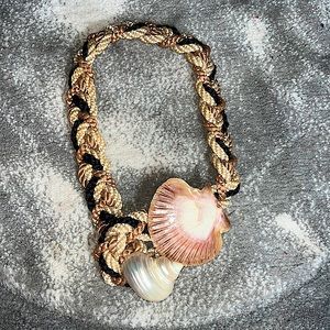 Sea shell 🐚 necklace.